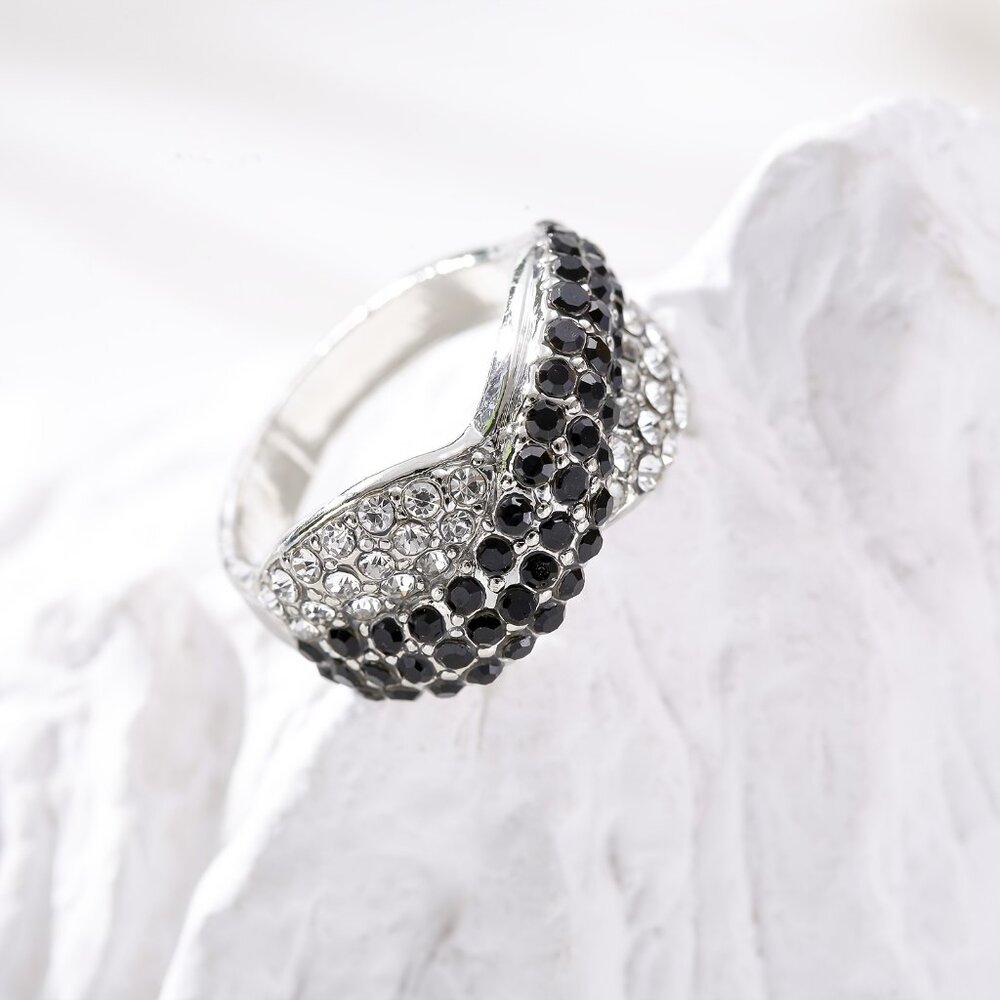 Striking Black and Silver Crossover Ring - Picture 4 of 9